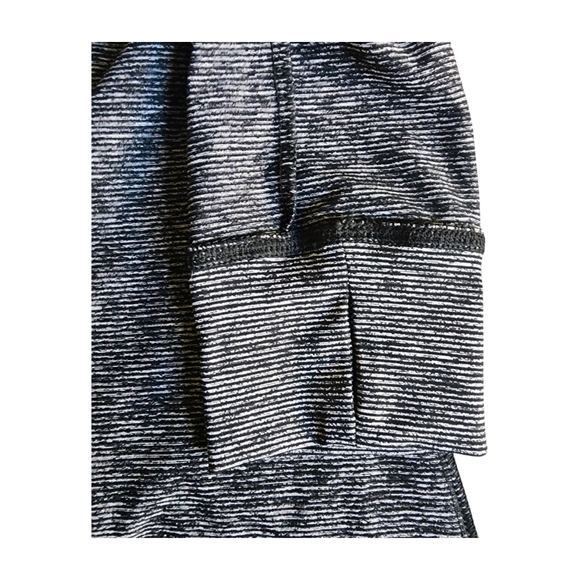 Pre-loved Plus-size Torrid Active Long Sleeve Dark Grey White Pattern Top. 1X - Picture 11 of 11